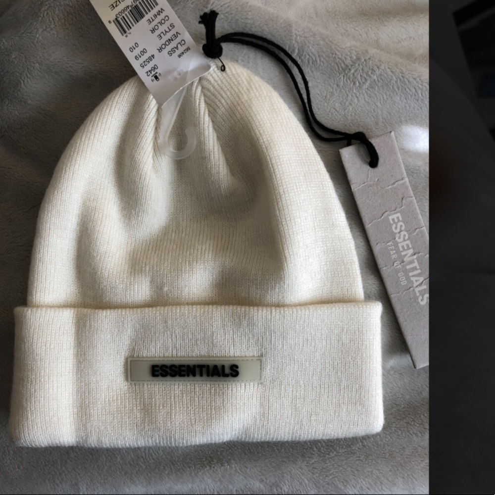 ✨NWT✨ ESSENTIALS Fear of God white beanie